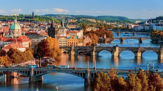 The European Political Community after the Summit in Prague